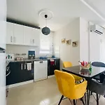 Aether Flats No7,old Town, Beach, Central, Netflix *